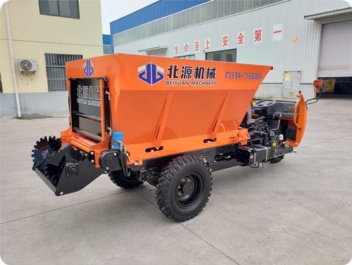 山东2.5方农用三轮车自走式撒肥车