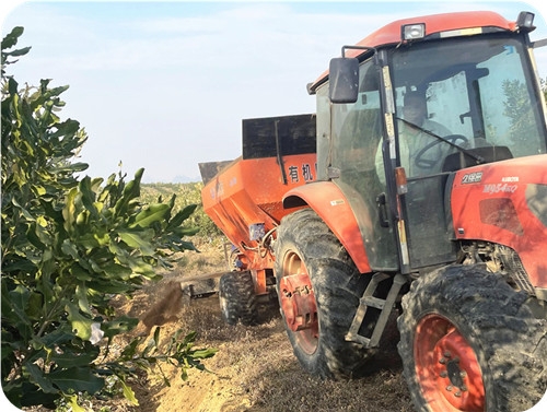 山东碧根果园有机肥施肥机